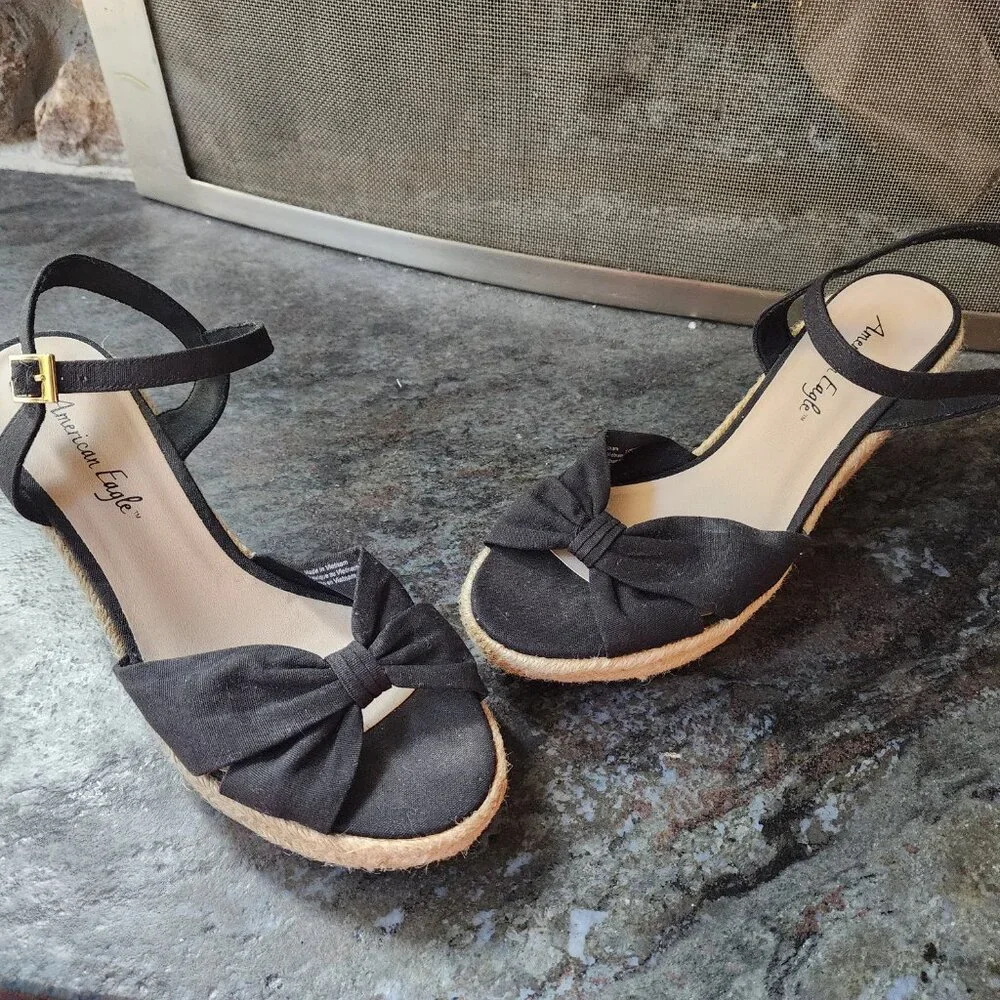 American Eagle Outfitters Black/Tan Platform Wedge Sandals Size 9.5